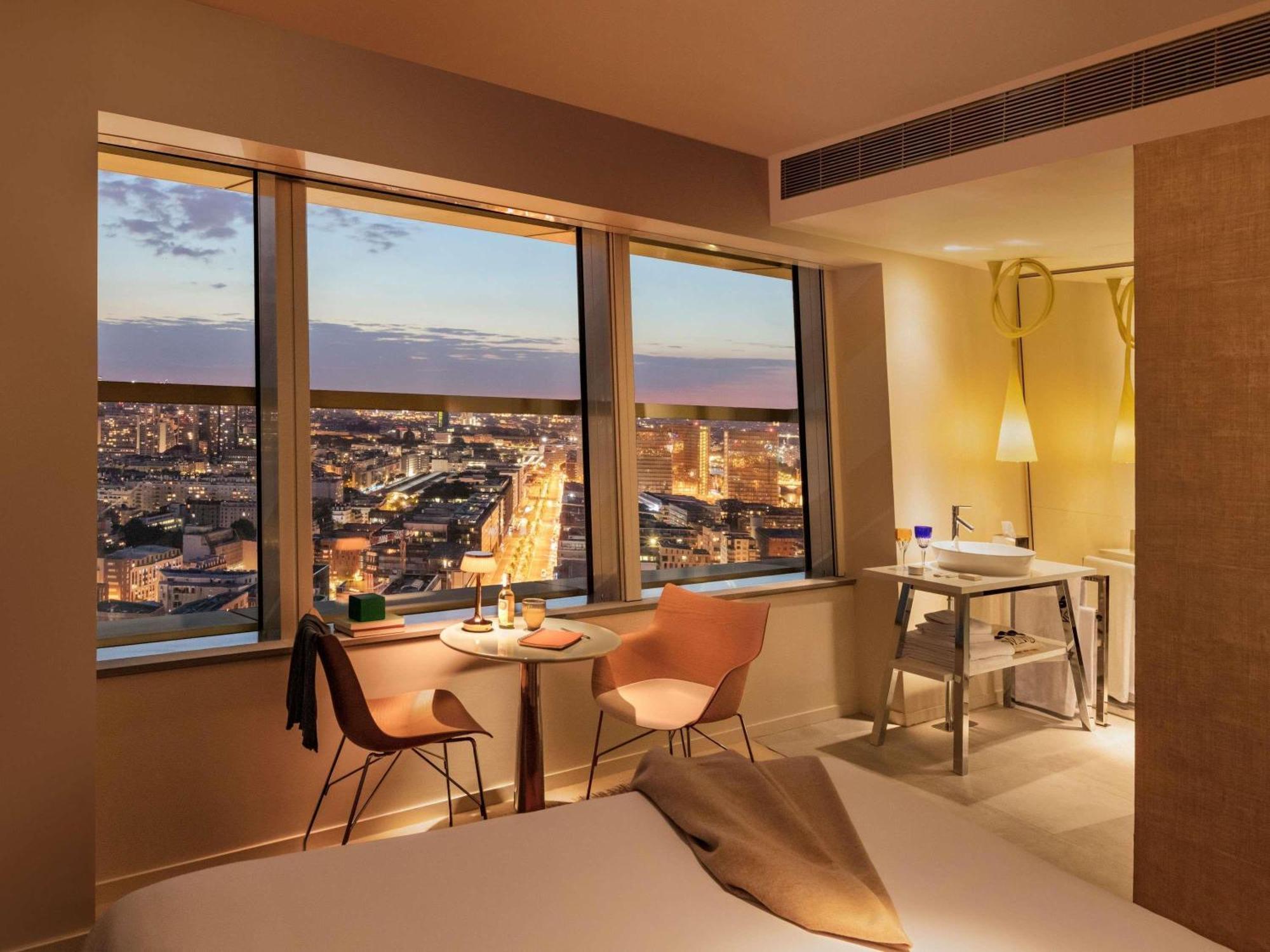 Junior King Suite Panoramic City Eiffel Tower View