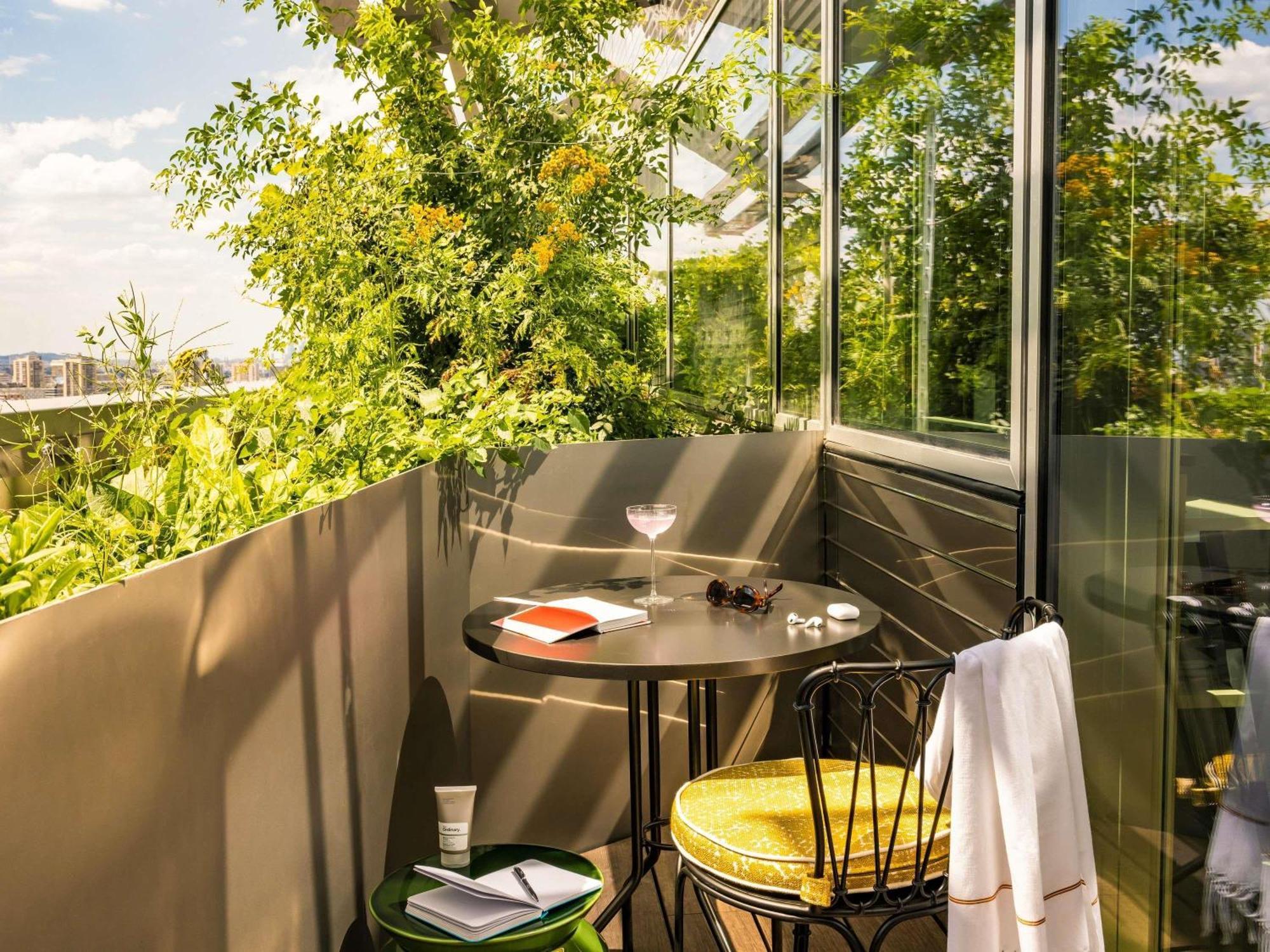 Deluxe King Room Terrace City View